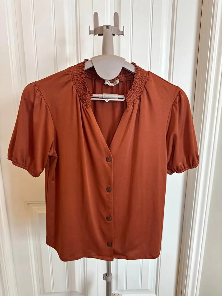 Medium blouse