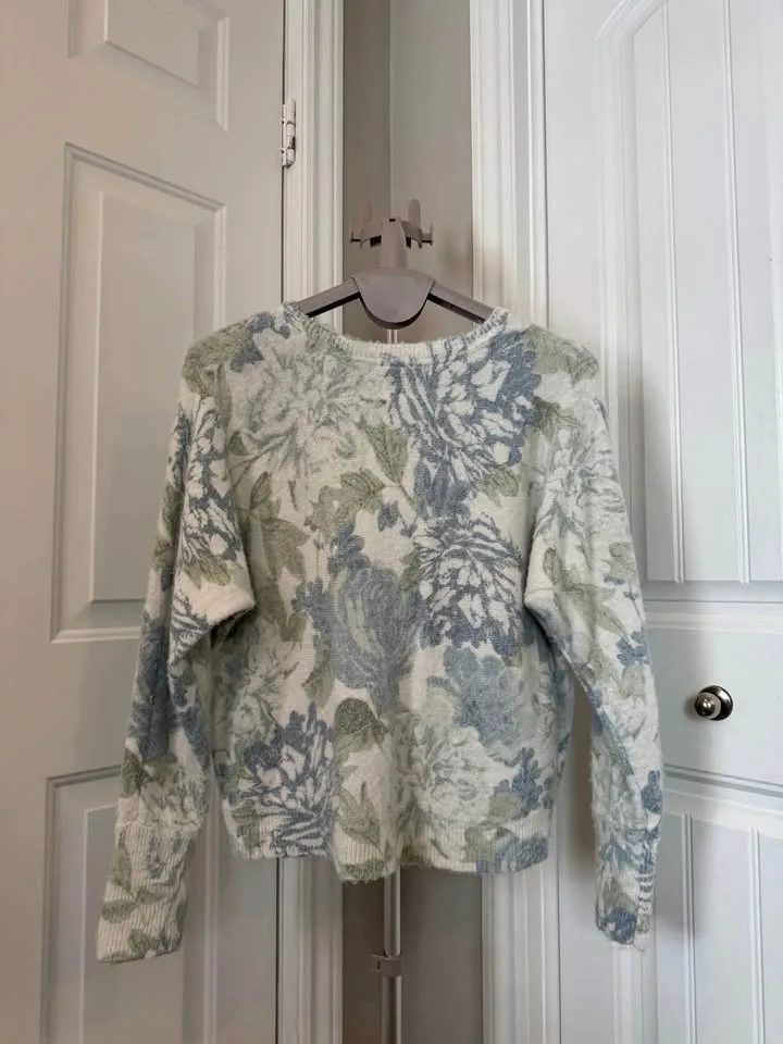 Cozy sweater- large image indicator(2)