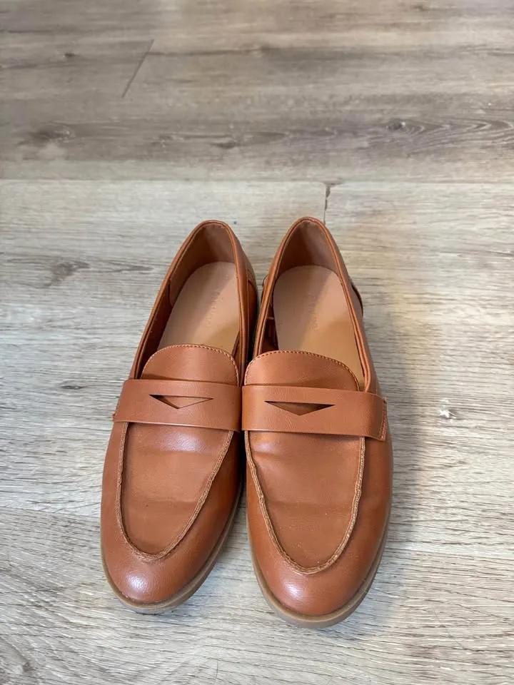 Size 9 women’s loafer
