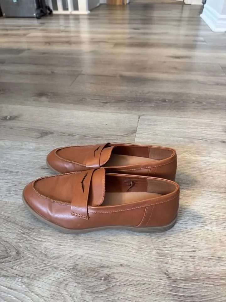 Size 9 women’s loafer image indicator(2)