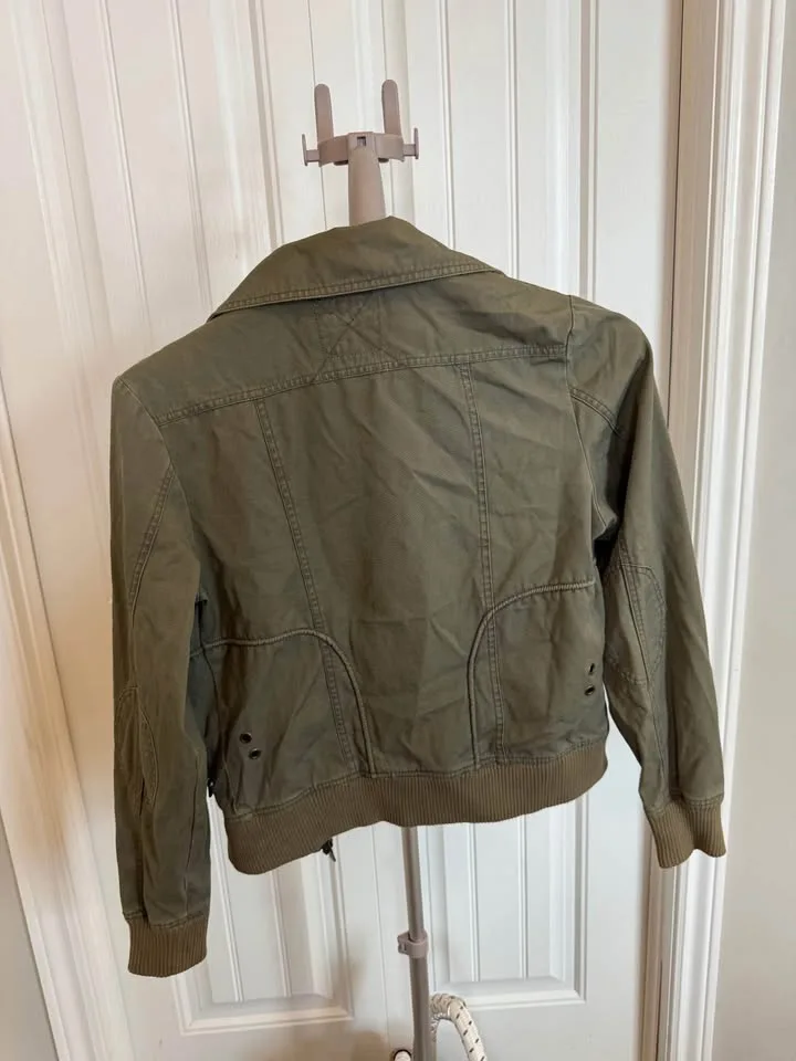 Medium green bomber jacket image indicator(2)