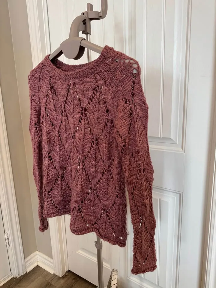 Sweater- size large image indicator(2)