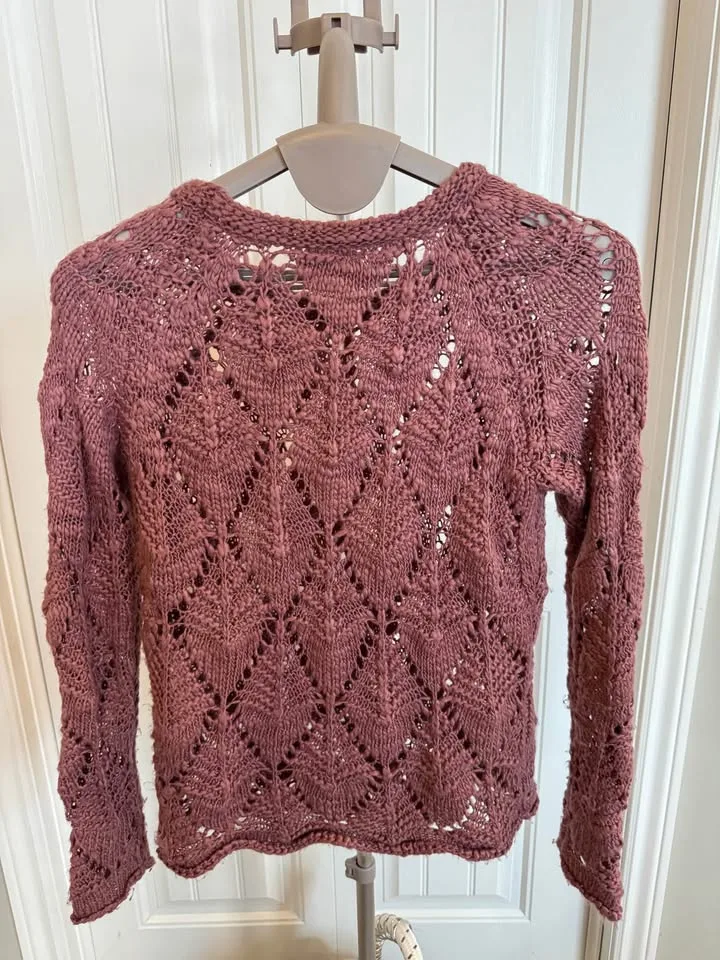 Sweater- size large image indicator(4)