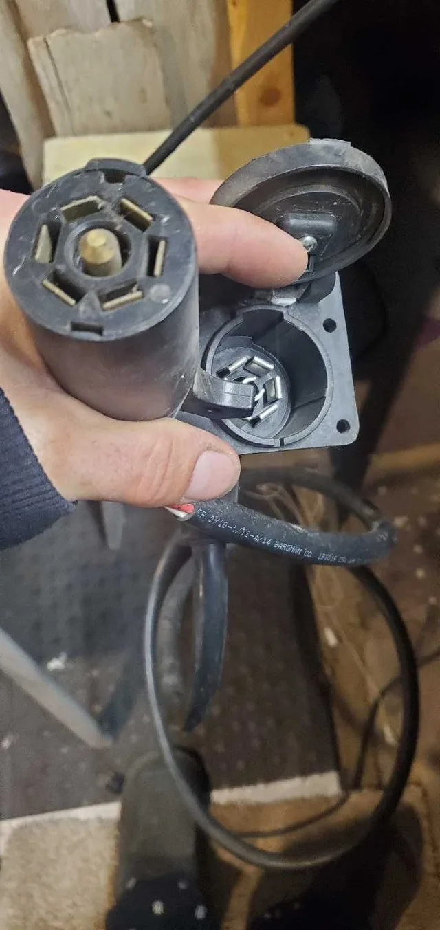 7 way trailer connector