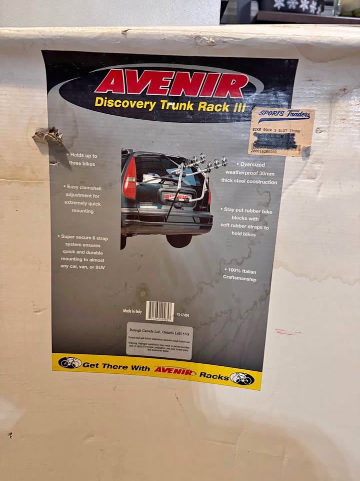 AVENIR Discovery Trunk Rack III, a car-mounted bicycle carrier