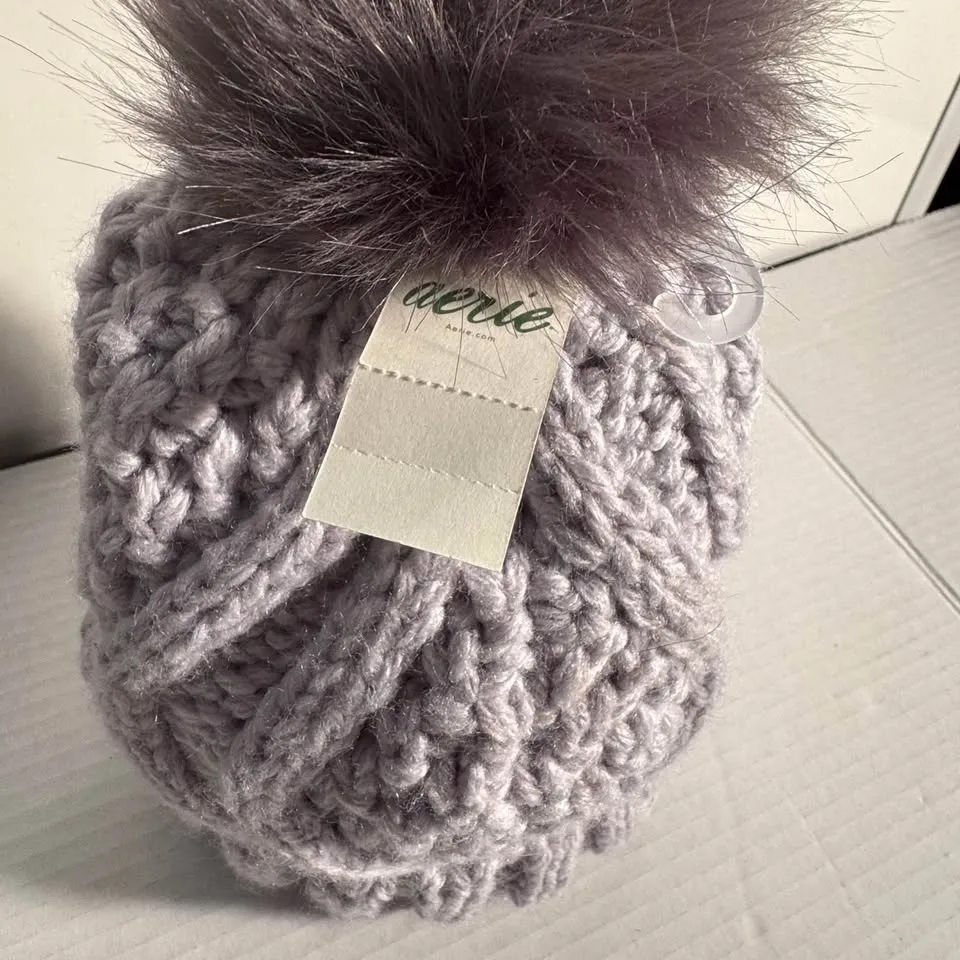 BRAND NEW Aerie Women's PomPom Hat Grey Knit image indicator(2)