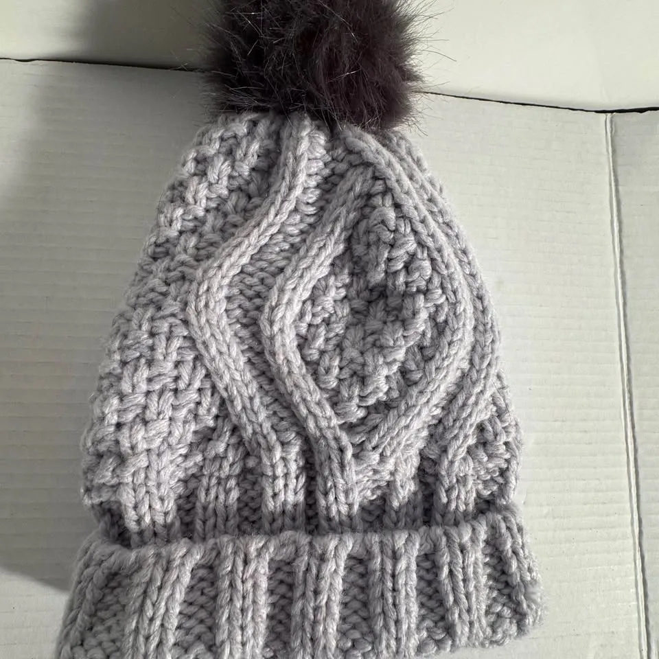 BRAND NEW Aerie Women's PomPom Hat Grey Knit image indicator(5)