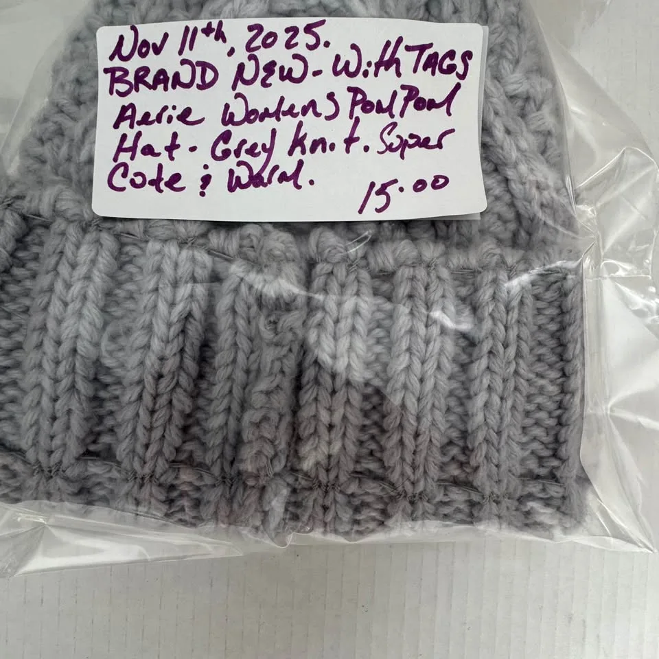 BRAND NEW Aerie Women's PomPom Hat Grey Knit image indicator(7)