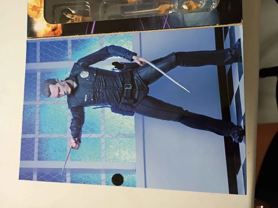 Neca T-1000 image indicator(6)