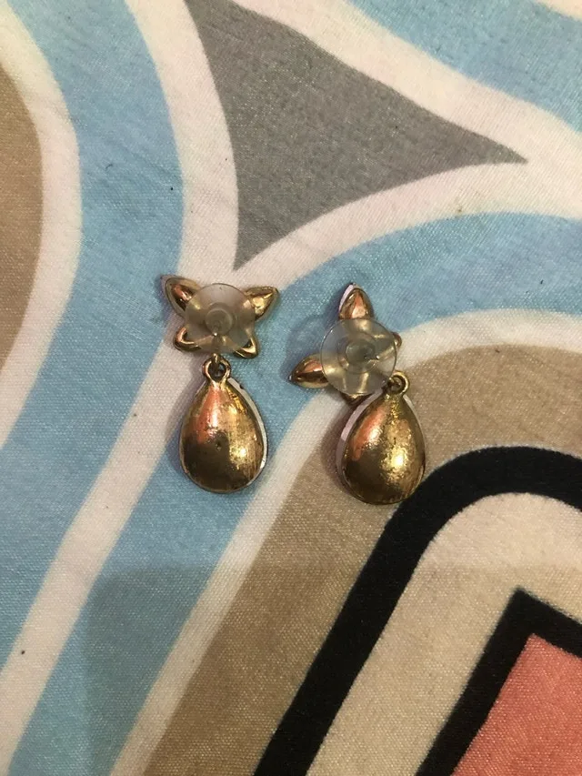 Butterfly Drop Earrings image indicator(4)