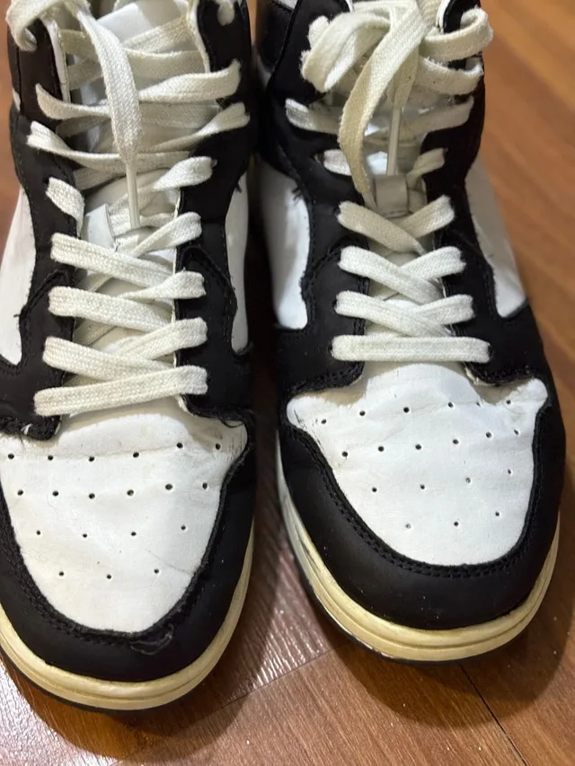 Air Jordan 1 High image indicator(2)