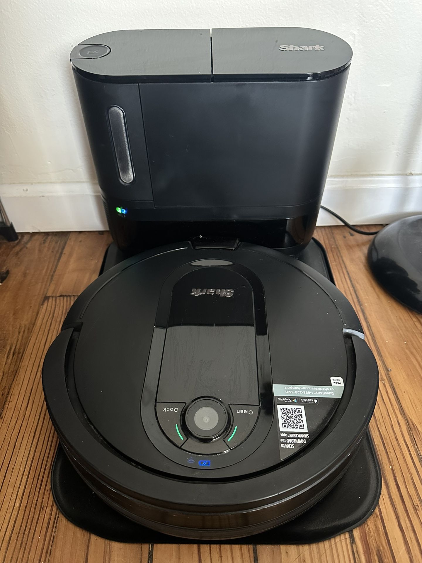 Shark Robot Vacuum with Self-Empty Base (Wi-Fi Smart Mapping)