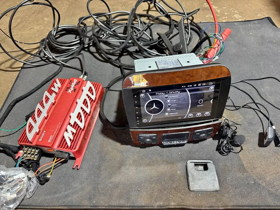 Selling complete Display + Sony sound Amplifier from 2005 Merced thumbnail