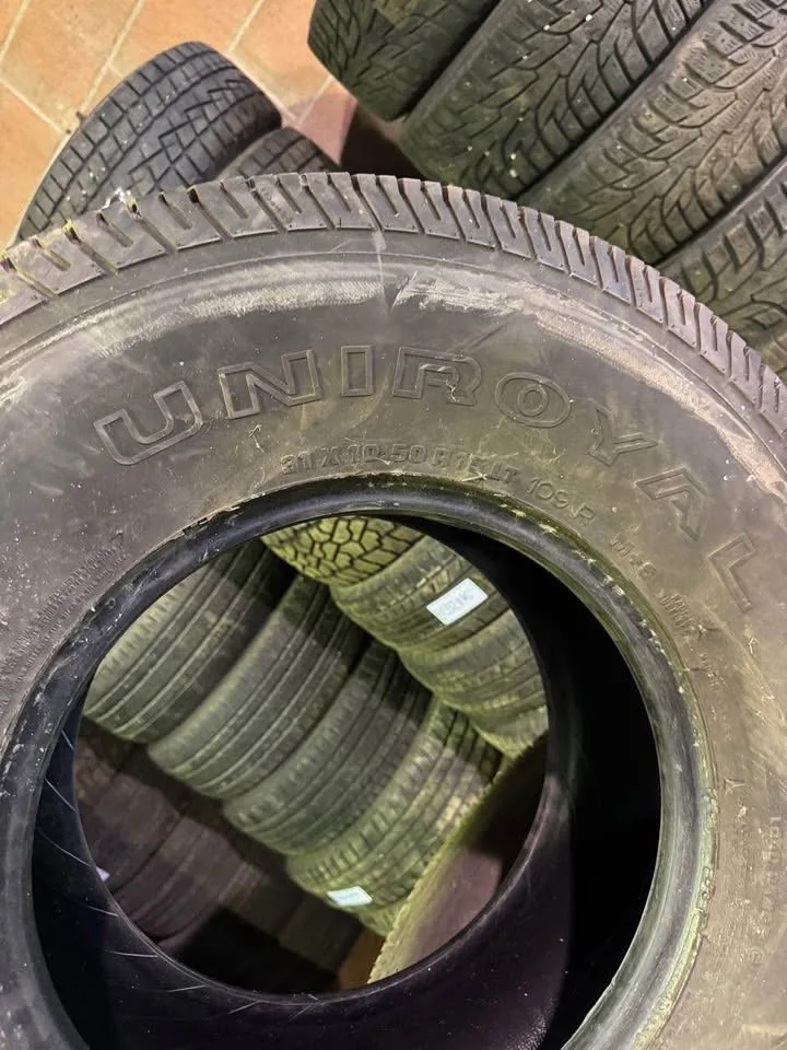 Tires 31X10.5R15 Uniroyal image indicator(3)