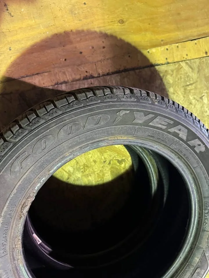 Tires 205/60R16 Goodyear image indicator(3)