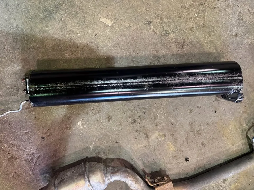 2010-2013 Land Rover LR4 Air Suspension Reservoir Tank image indicator(2)