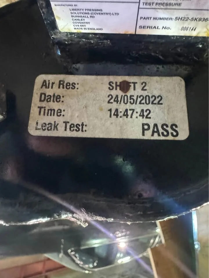 2010-2013 Land Rover LR4 Air Suspension Reservoir Tank image indicator(4)
