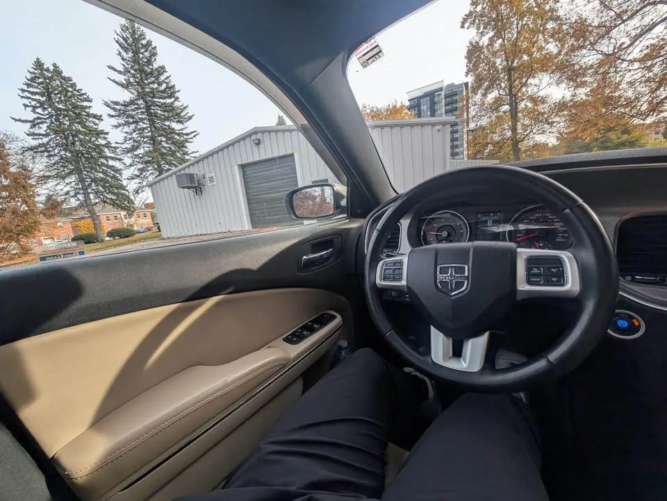 2011 Dodge Charger SXT image indicator(3)