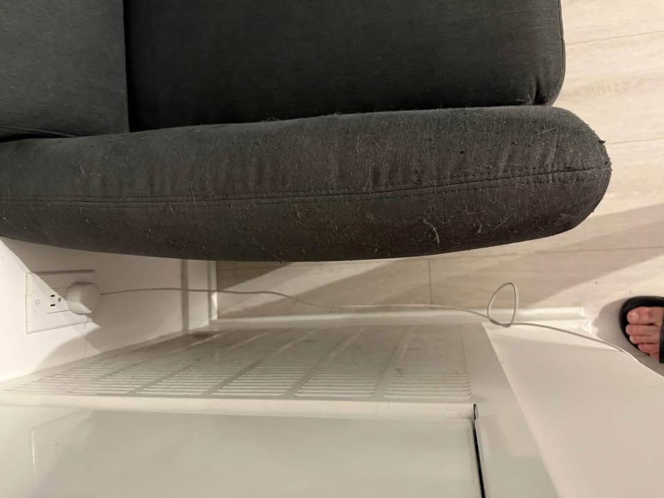 Structube Fany 3 person couch - photo 5