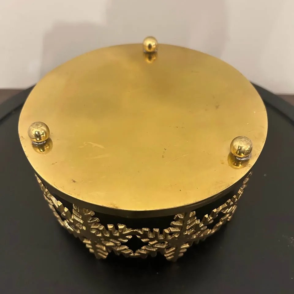 Vintage Brass Snowflake Candle Holder Set image indicator(7)