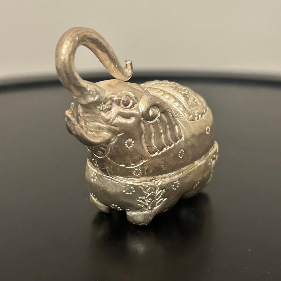 Small Vintage Cambodian Silver-Plated Elephant Box - photo 2