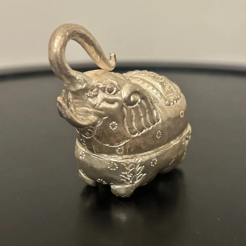 Small Vintage Cambodian Silver-Plated Elephant Box image indicator(2)