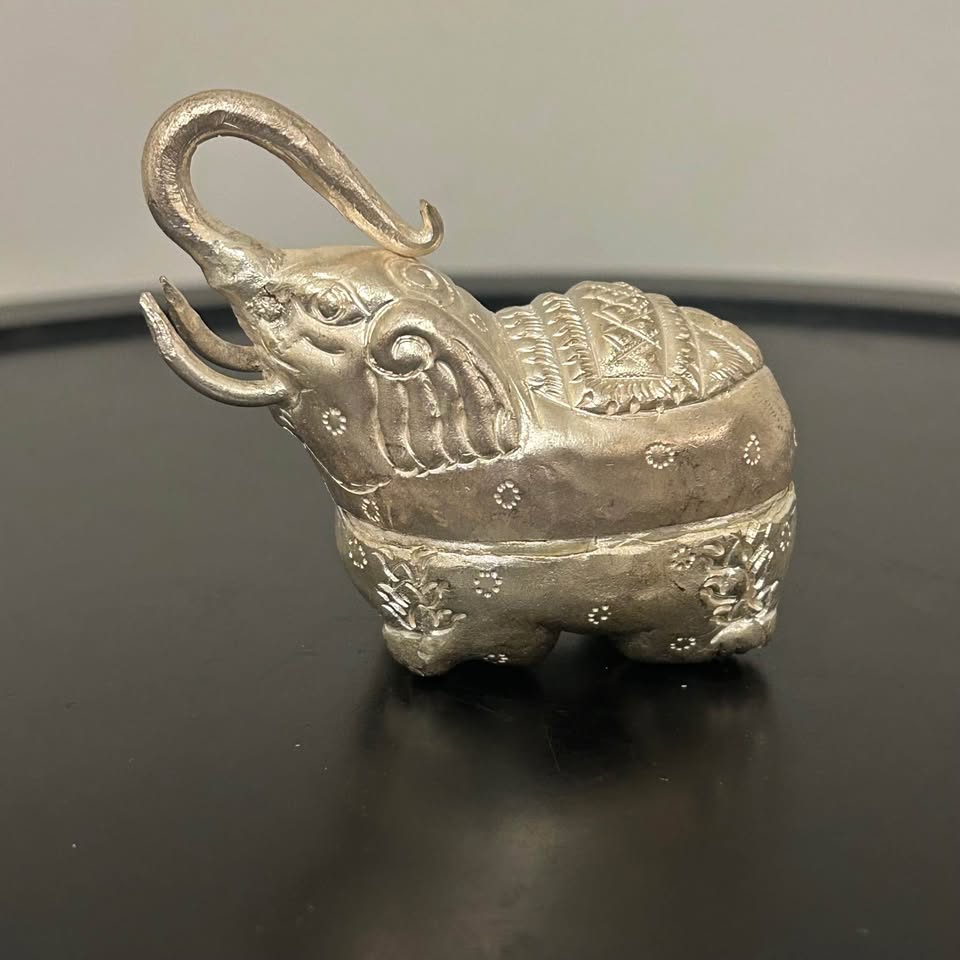 Small Vintage Cambodian Silver-Plated Elephant Box - photo 3