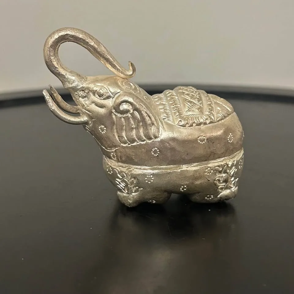 Small Vintage Cambodian Silver-Plated Elephant Box image indicator(3)