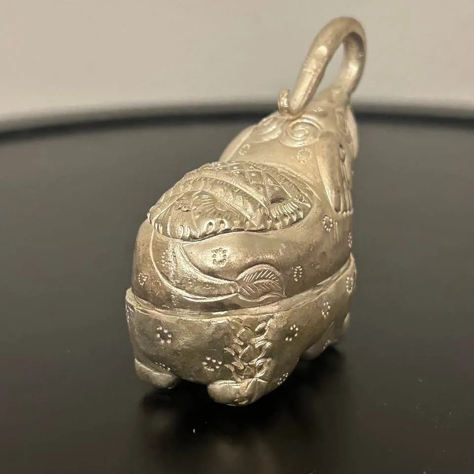 Small Vintage Cambodian Silver-Plated Elephant Box image indicator(4)