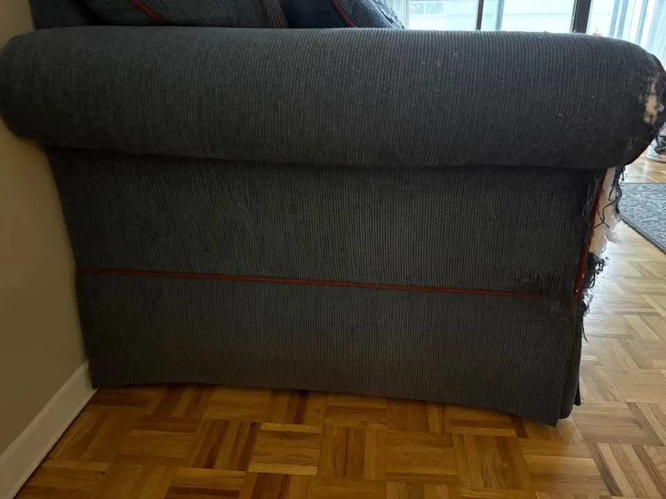 Free Couch - Must Go ASAP image indicator(6)