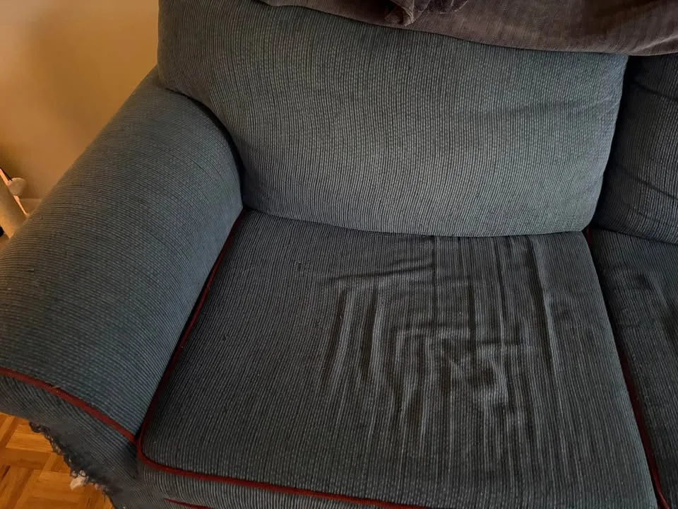 Free Couch - Must Go ASAP image indicator(9)