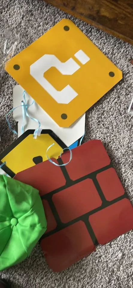 Mario and Luigi costumes image indicator(5)