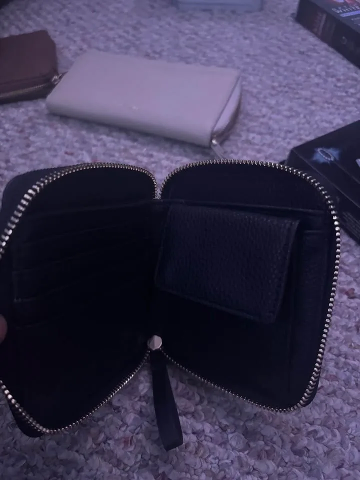 COACH wristlet image indicator(2)