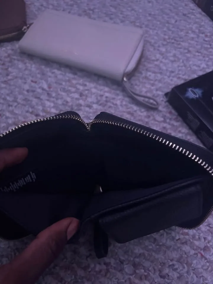 COACH wristlet image indicator(3)