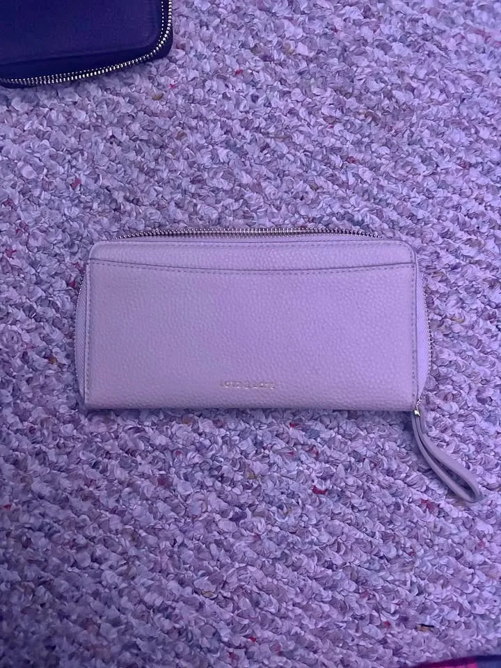 women’s handbag / wallet