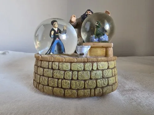 ENESCO Harry Potter Musical Double Snow Globe thumbnail