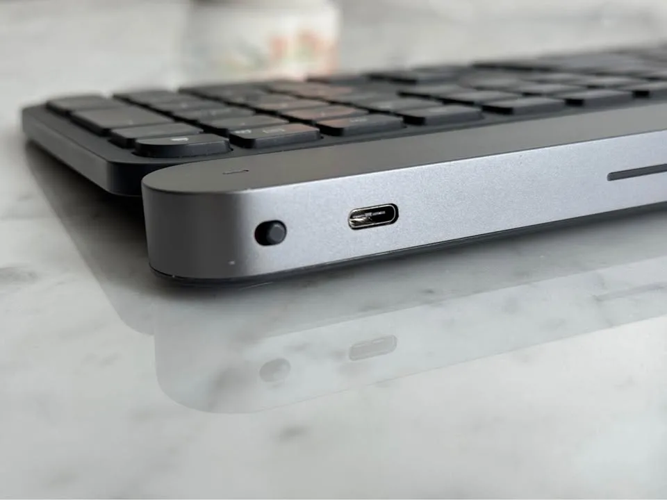 Logitech Craft image indicator(3)