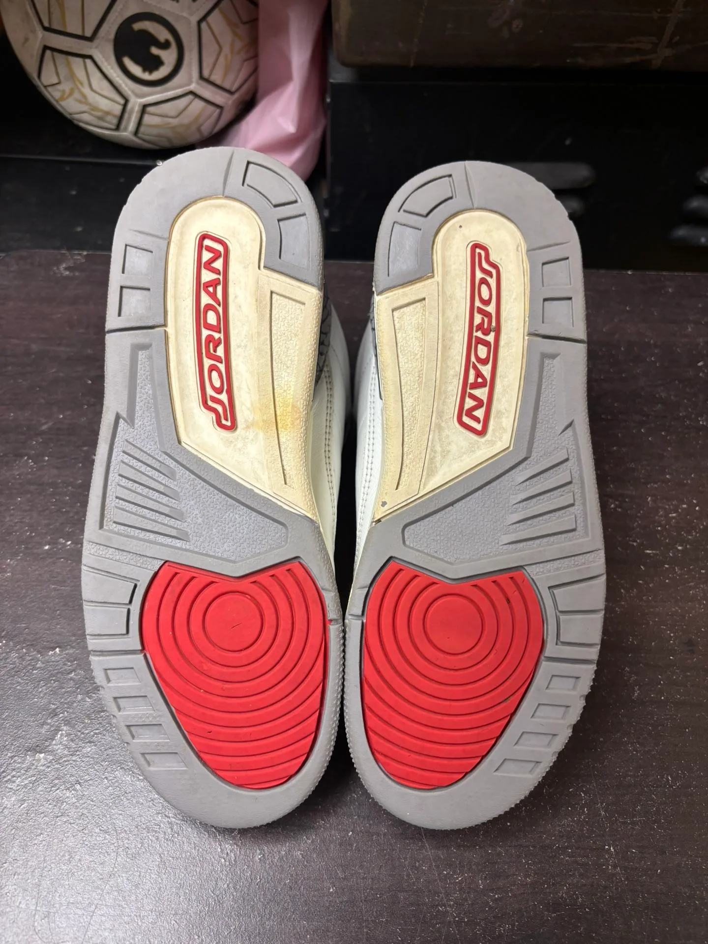 Air Jordan 3 White Cement Reimagined image indicator(3)