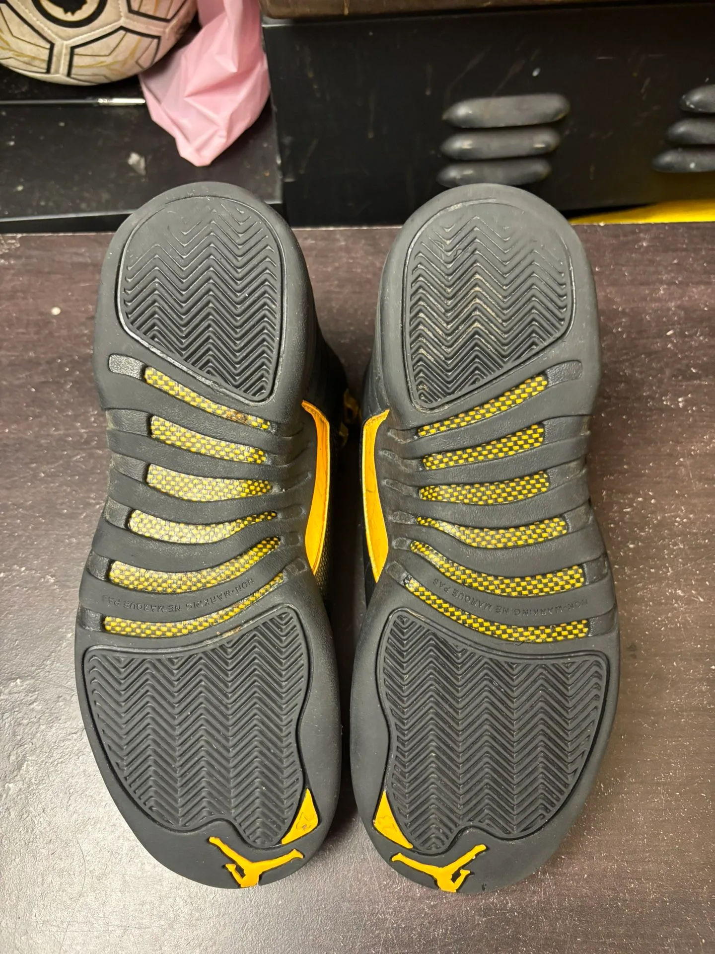 Air Jordan 12 Black Taxi GS image indicator(3)