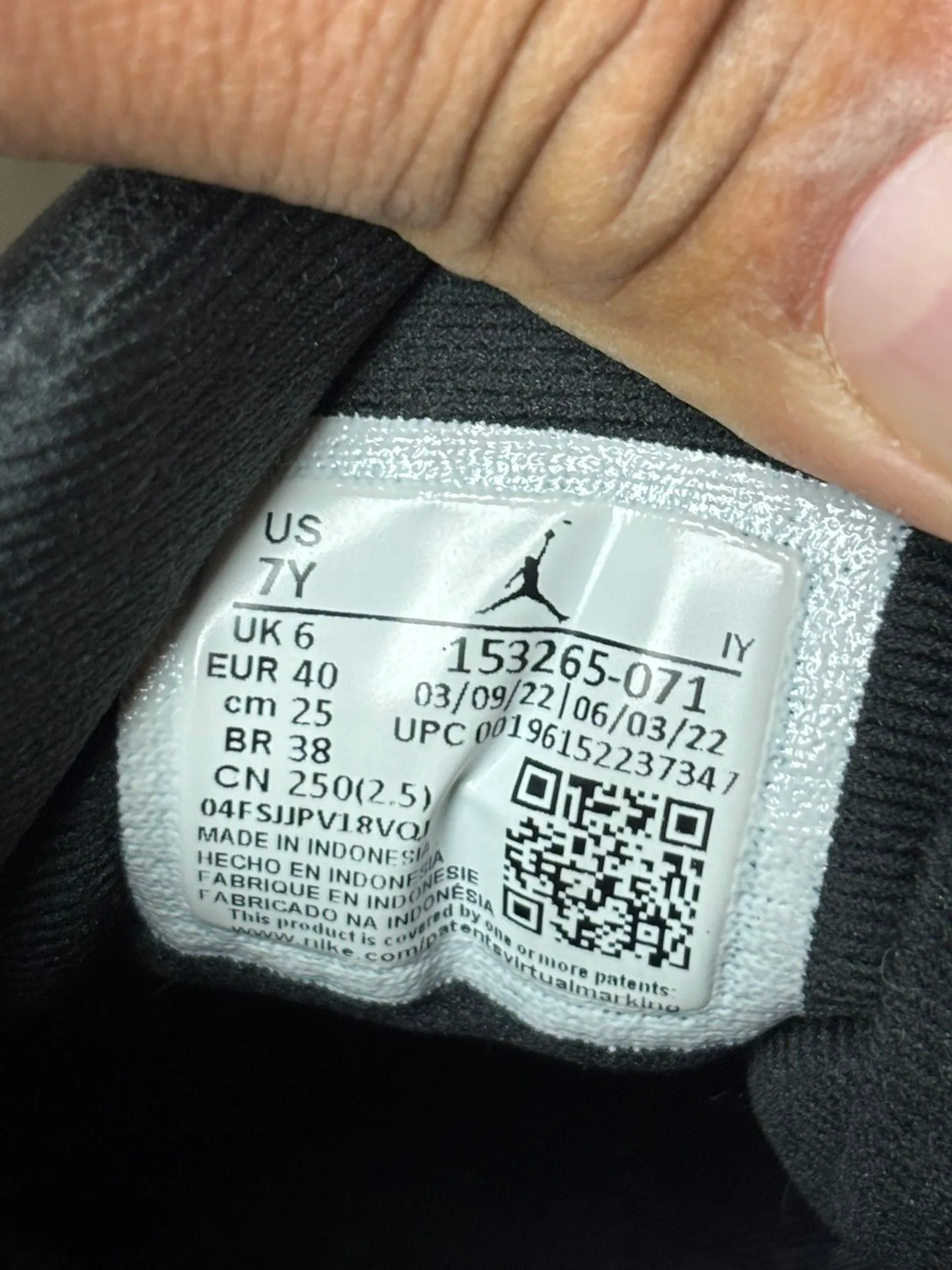 Air Jordan 12 Black Taxi GS image indicator(6)