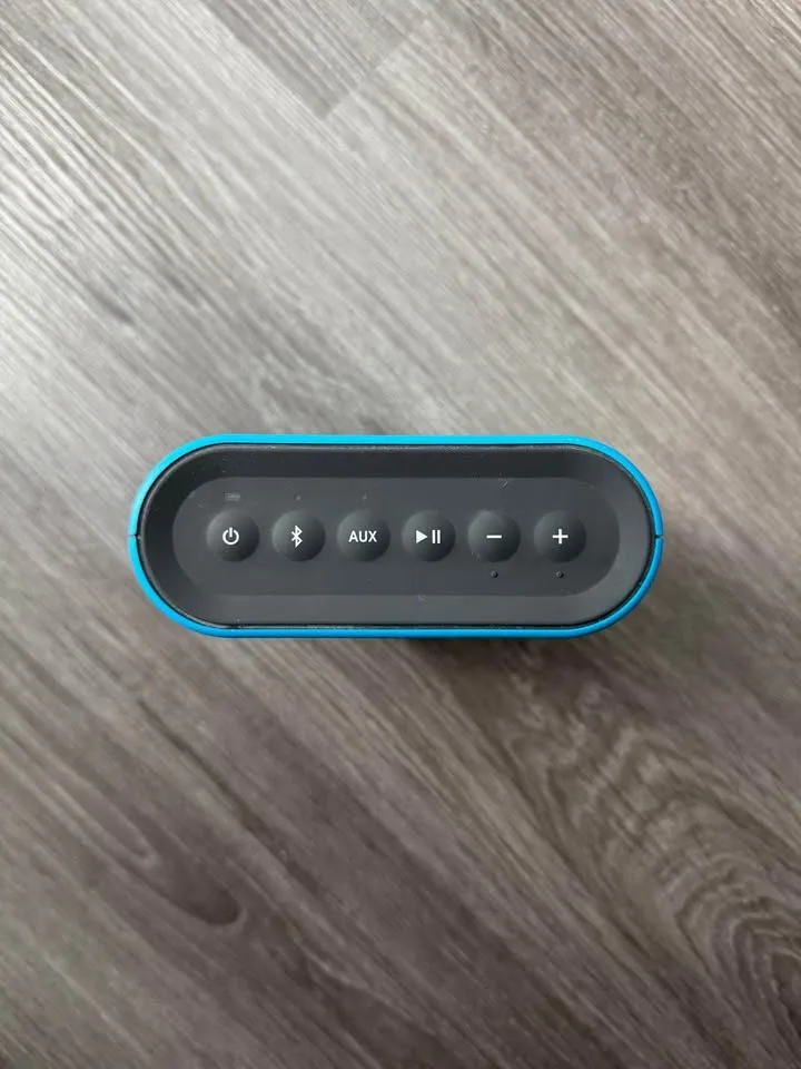 Bose SoundLink Color Bluetooth Speaker (Blue) image indicator(3)