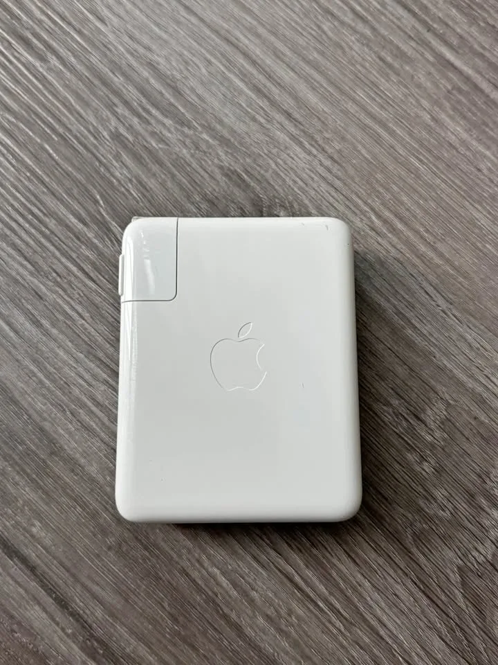 Apple 140W USB-C Power Adapter thumbnail