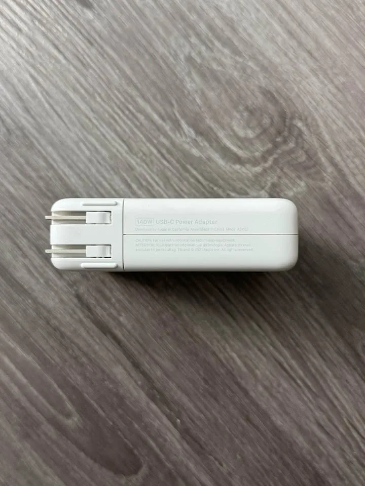 Apple 140W USB-C Power Adapter image indicator(3)