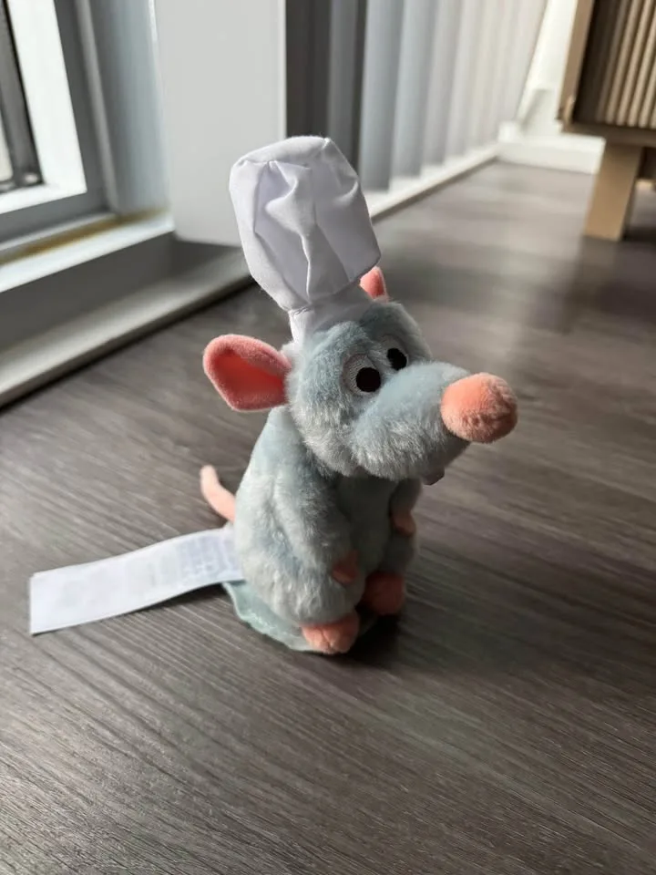 Ratatouille shoulder plush magnet (Authentic Disney store) image indicator(3)