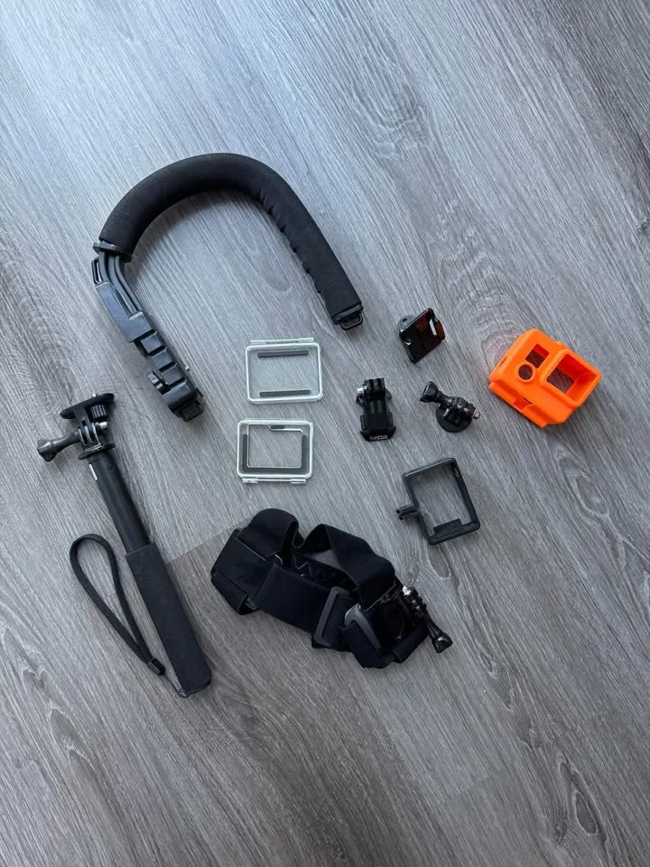 GoPro Hero4 black + Accessories image indicator(9)