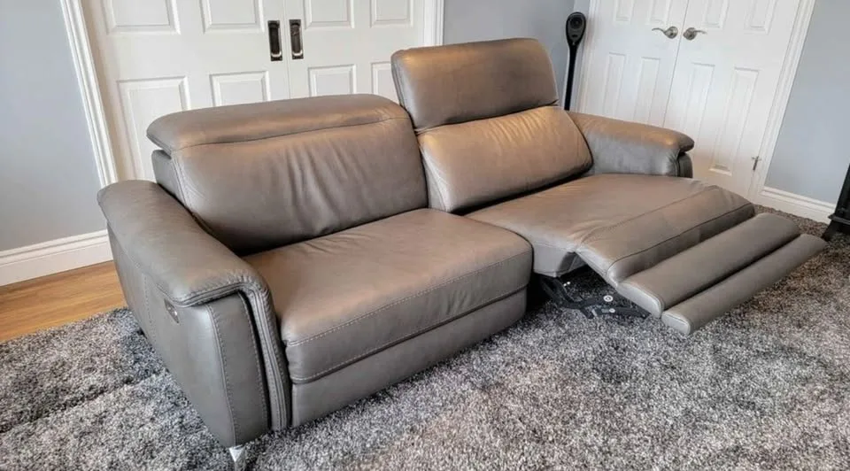 Bellini Italian Oxford Sofa Motorized Recliner image indicator(2)