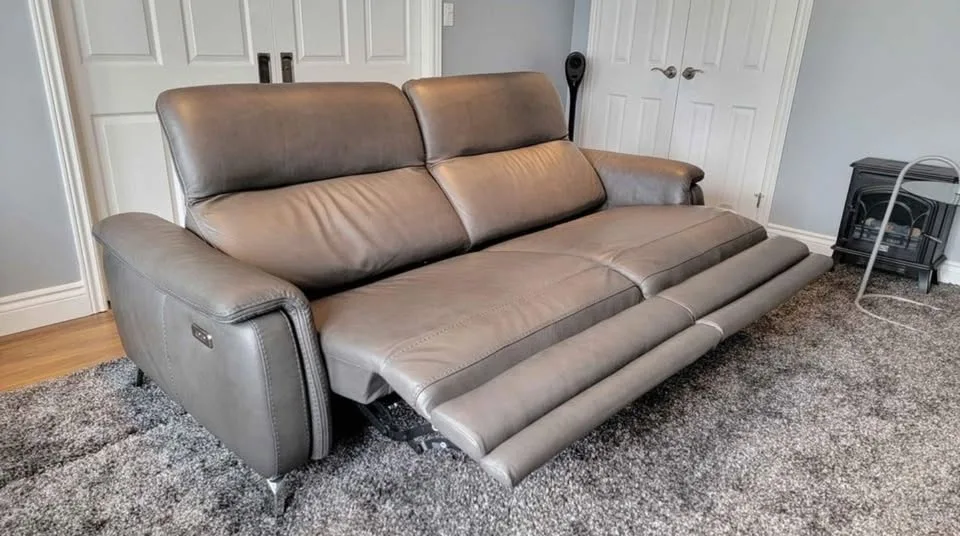 Bellini Italian Oxford Sofa Motorized Recliner image indicator(3)