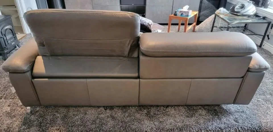 Bellini Italian Oxford Sofa Motorized Recliner image indicator(5)