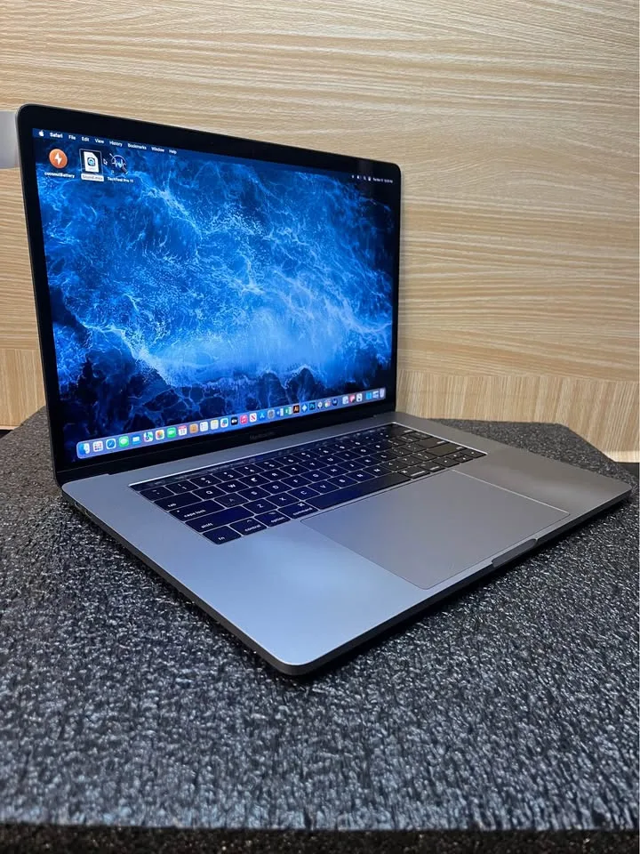 MacBook Pro 15” 2.8Ghz i7 16GB 256GB SSD image indicator(2)