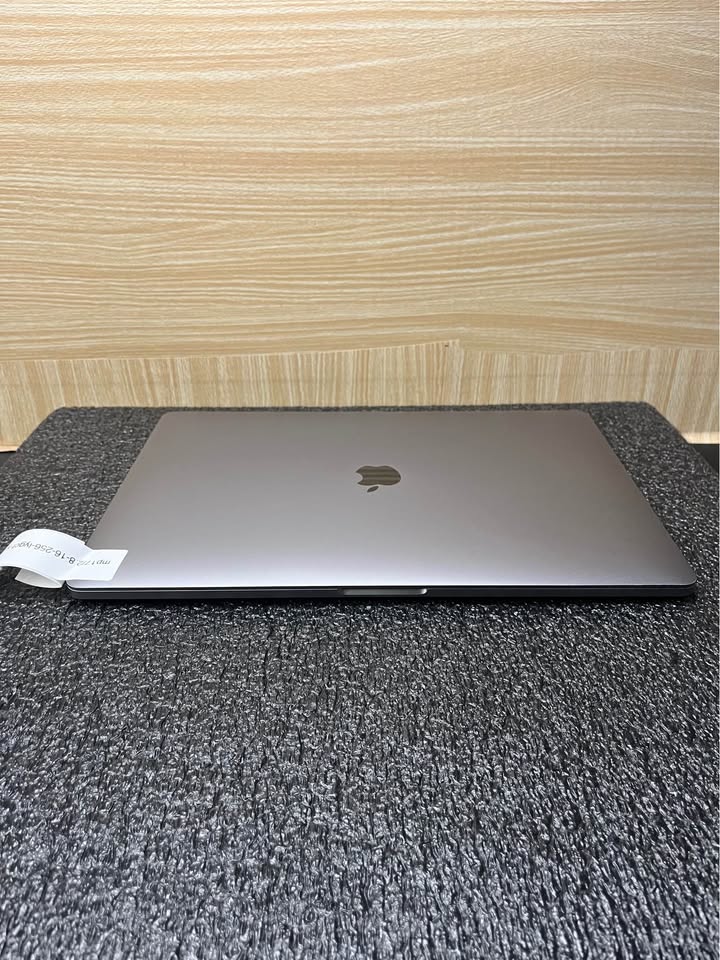 MacBook Pro 15” 2.8Ghz i7 16GB 256GB SSD - photo 4